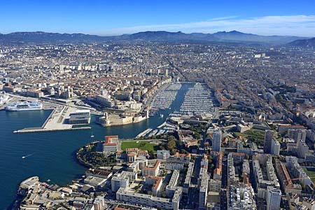 le vieux port de Marseille avec le Mucem au premier plan